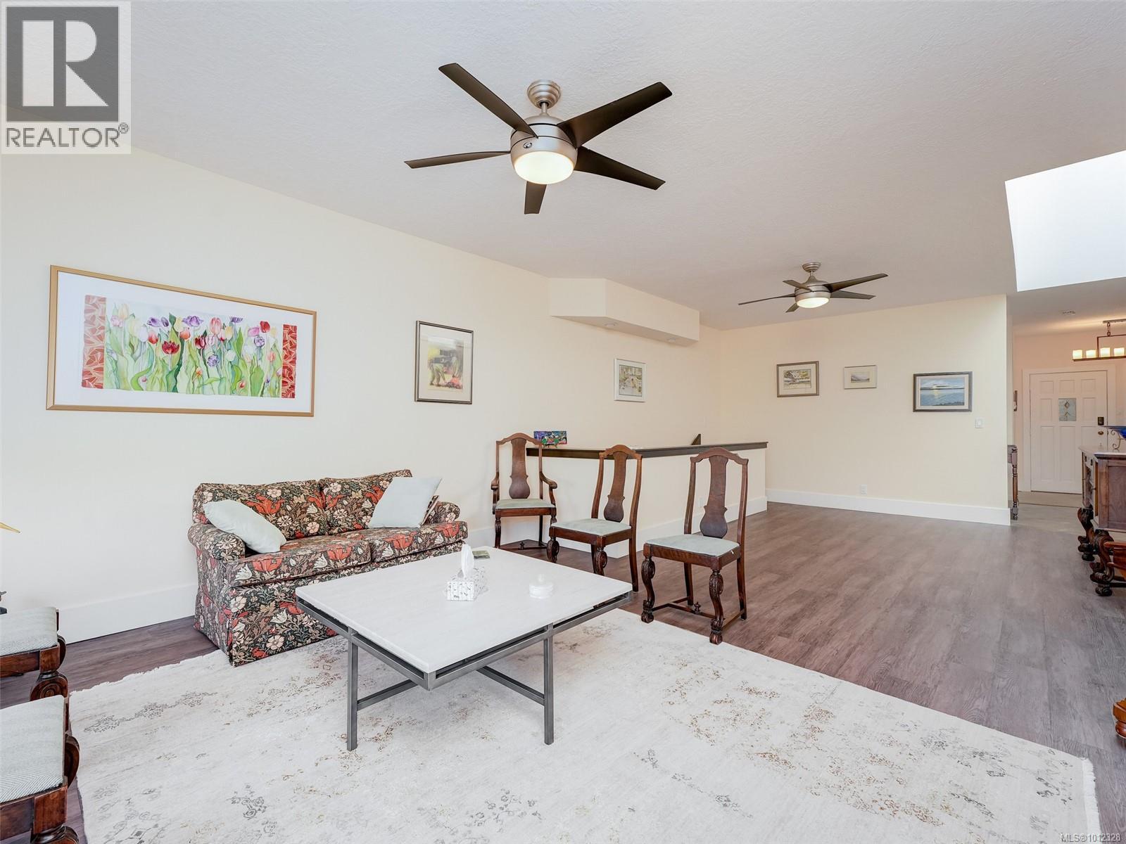 Photo 4 of 44 4318 Emily Carr Dr, Saanich BC