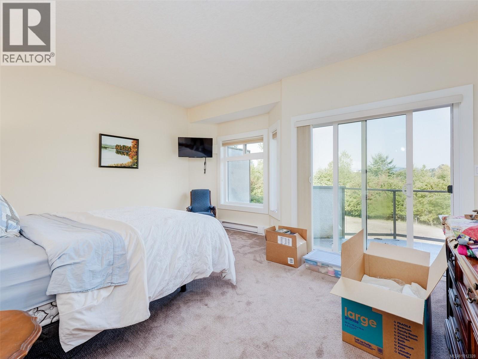 Photo 12 of 44 4318 Emily Carr Dr, Saanich BC