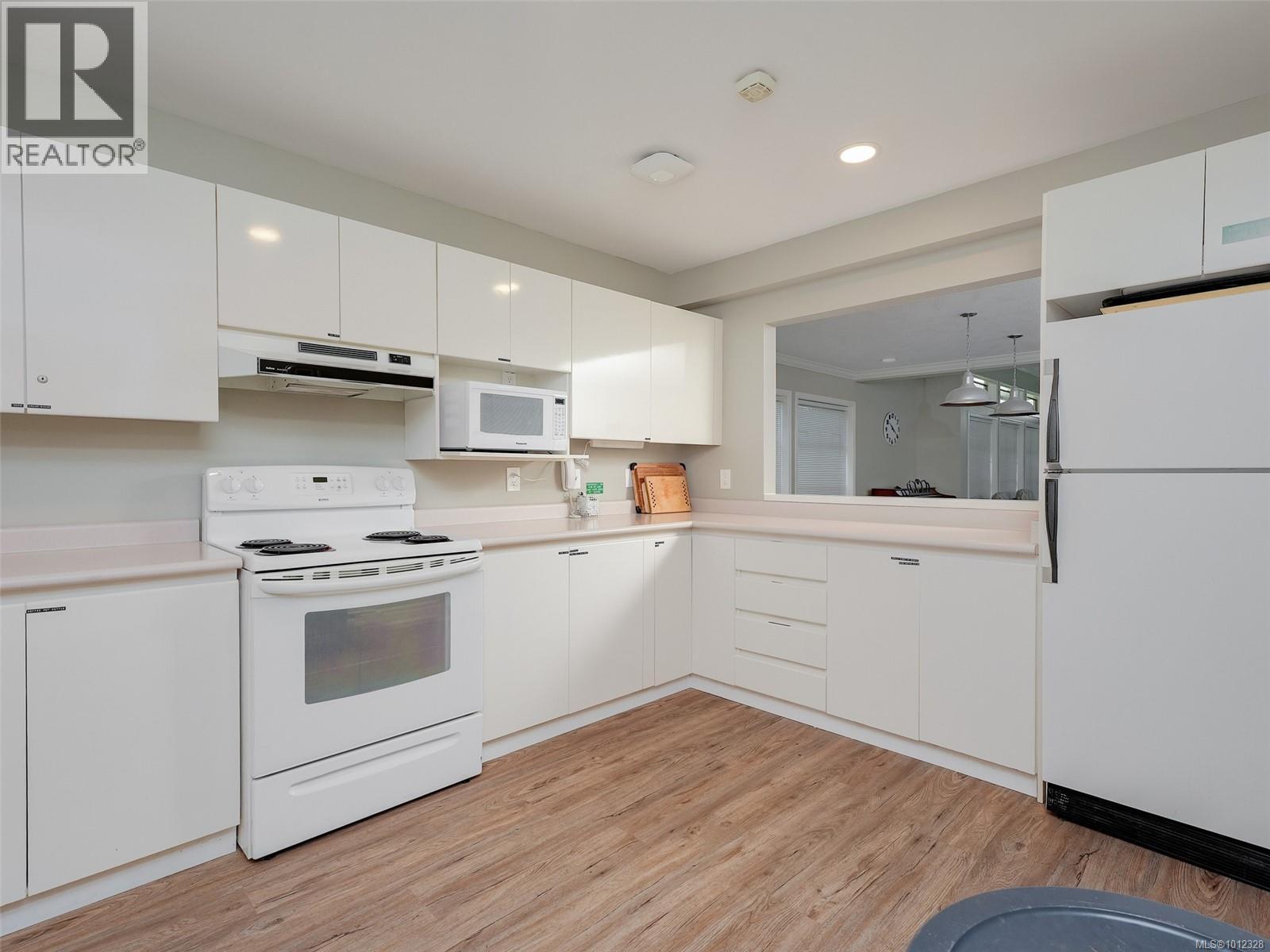 Photo 30 of 44 4318 Emily Carr Dr, Saanich BC