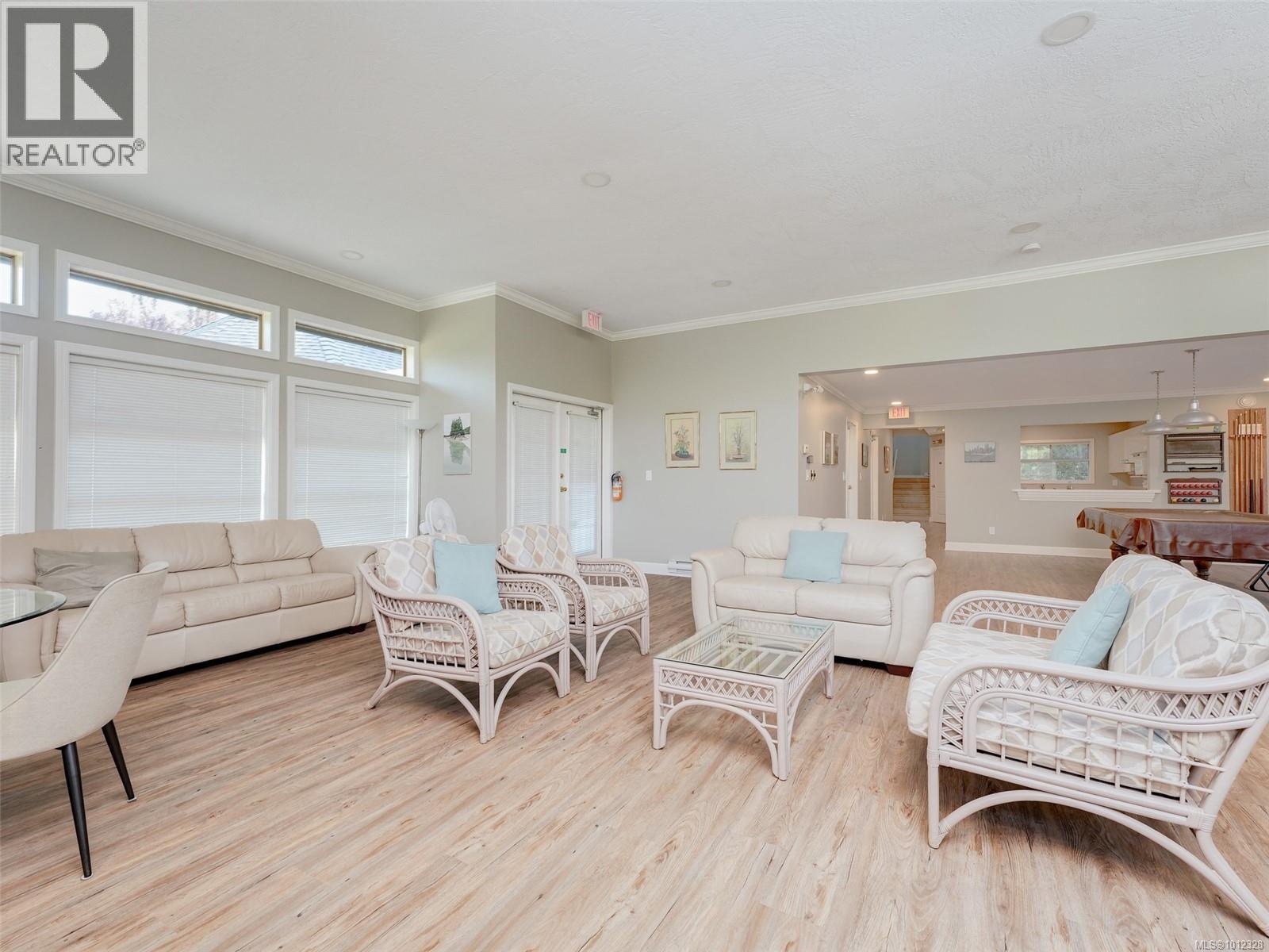 Photo 33 of 44 4318 Emily Carr Dr, Saanich BC