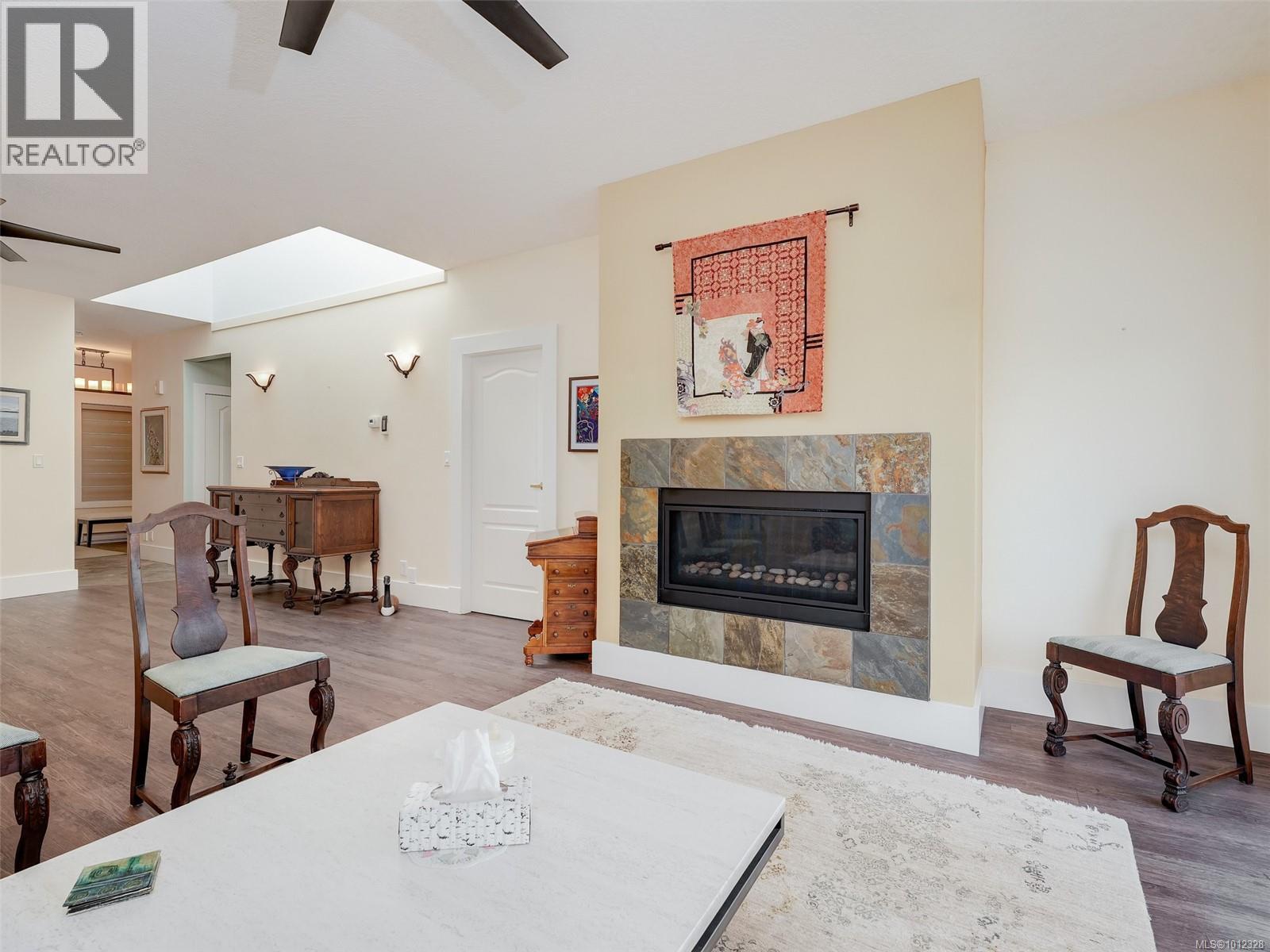 Photo 5 of 44 4318 Emily Carr Dr, Saanich BC