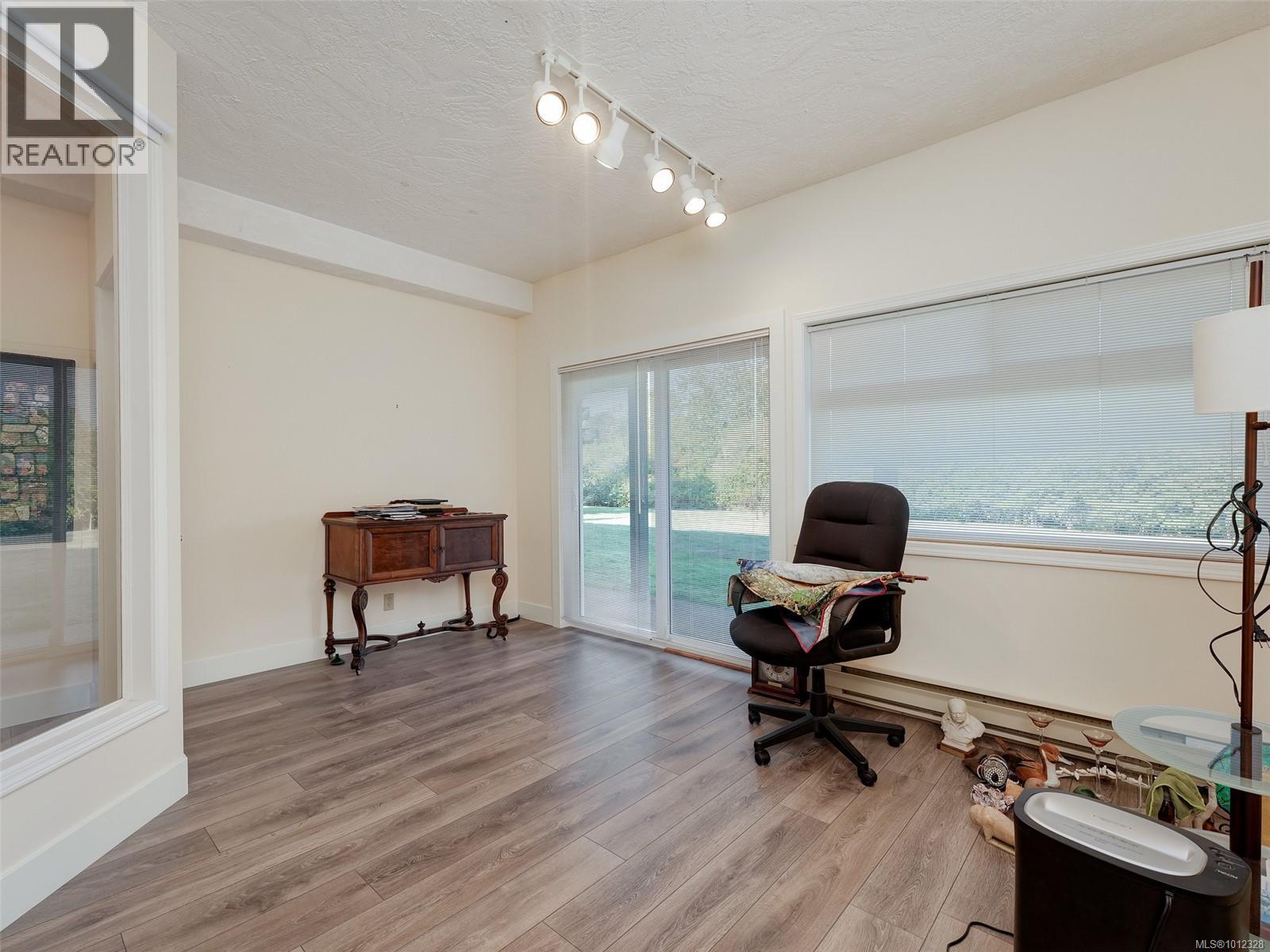 Photo 22 of 44 4318 Emily Carr Dr, Saanich BC