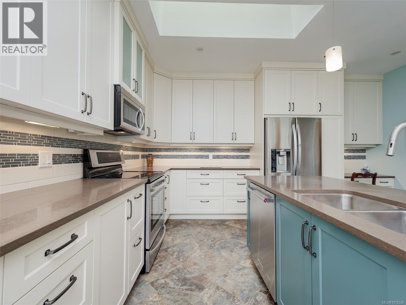 Photo 9 of 44 4318 Emily Carr Dr, Saanich BC