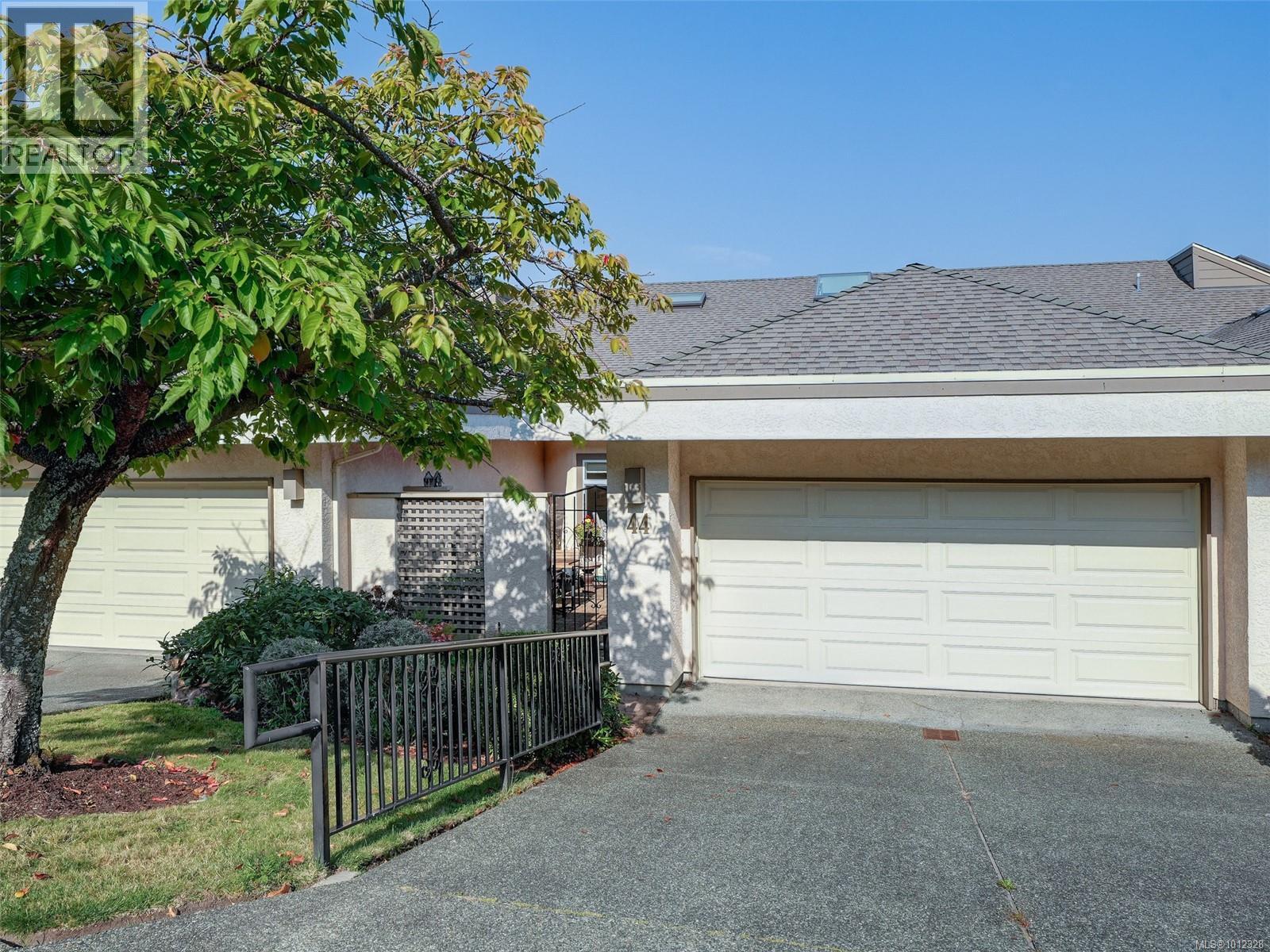 Photo 1 of 44 4318 Emily Carr Dr, Saanich BC