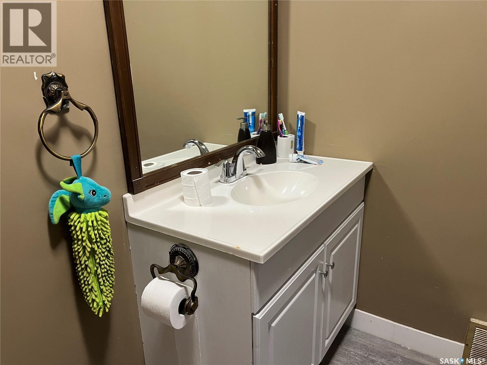 Photo 17 of 1447 Robinson Street, Regina SK