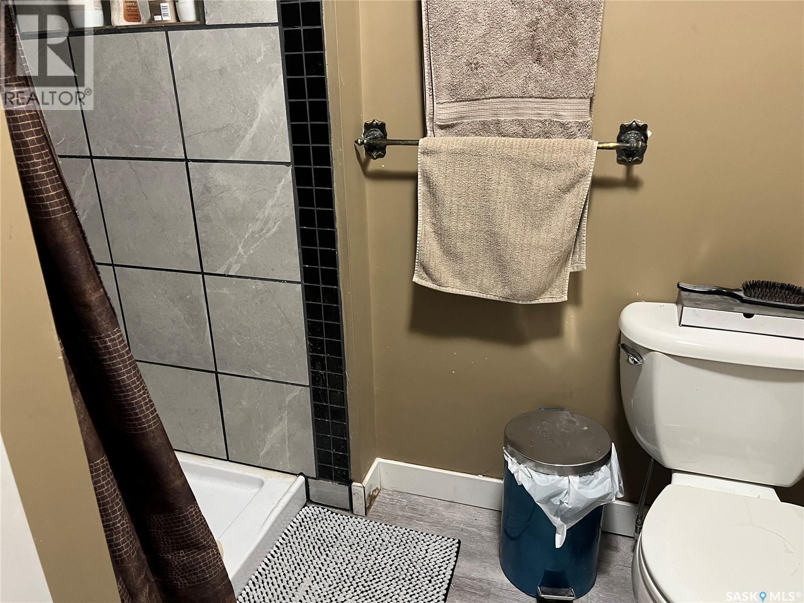 Photo 18 of 1447 Robinson Street, Regina SK