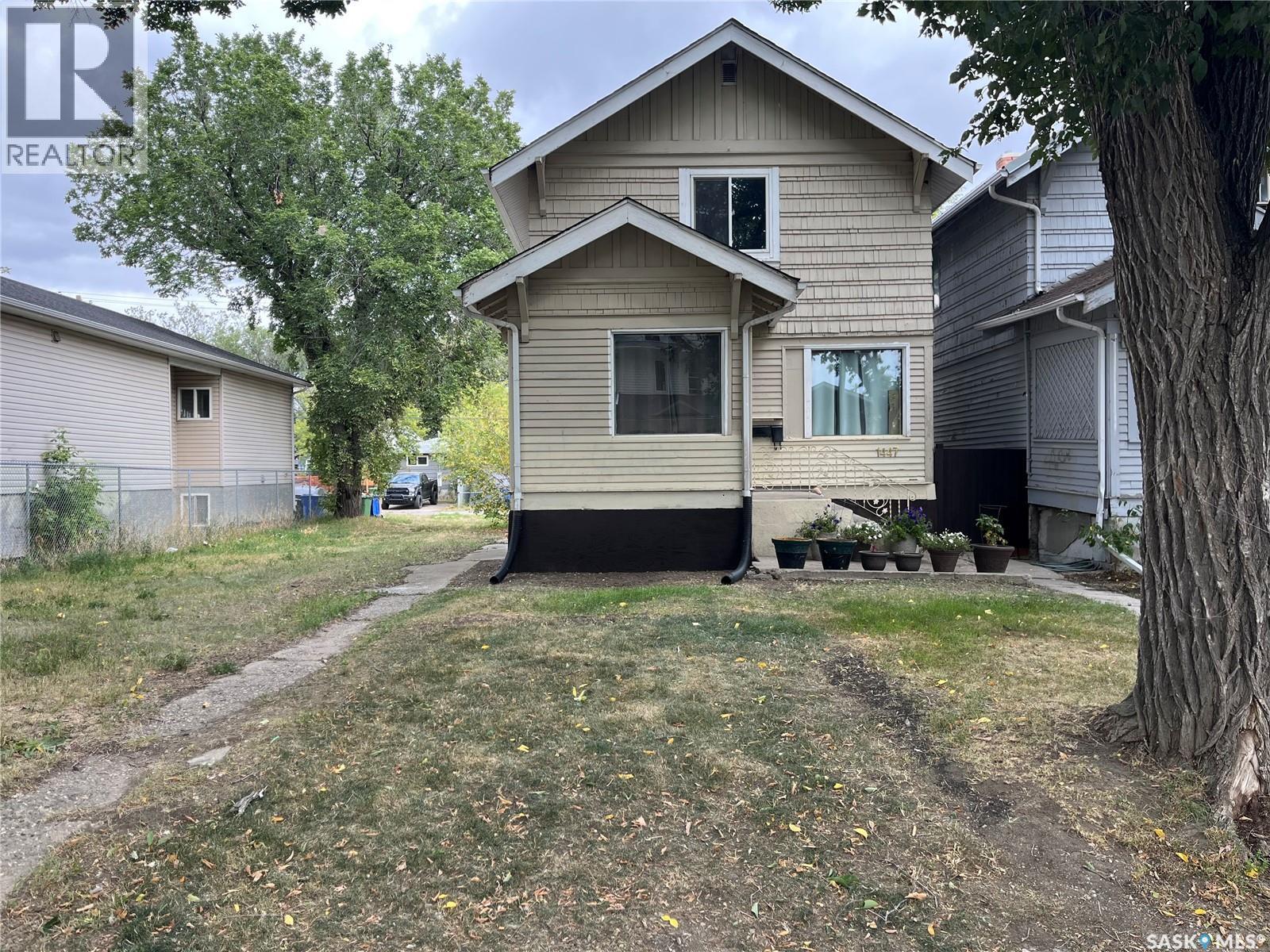 Photo 2 of 1447 Robinson Street, Regina SK