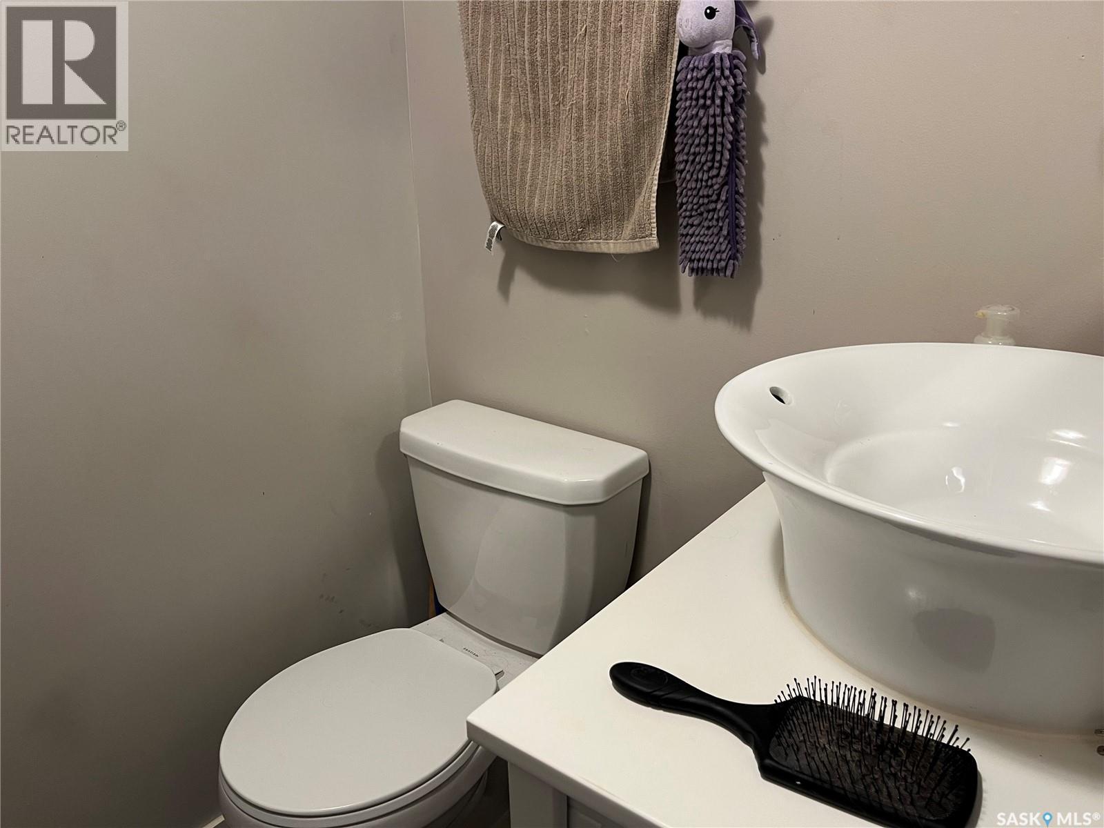 Photo 5 of 1447 Robinson Street, Regina SK