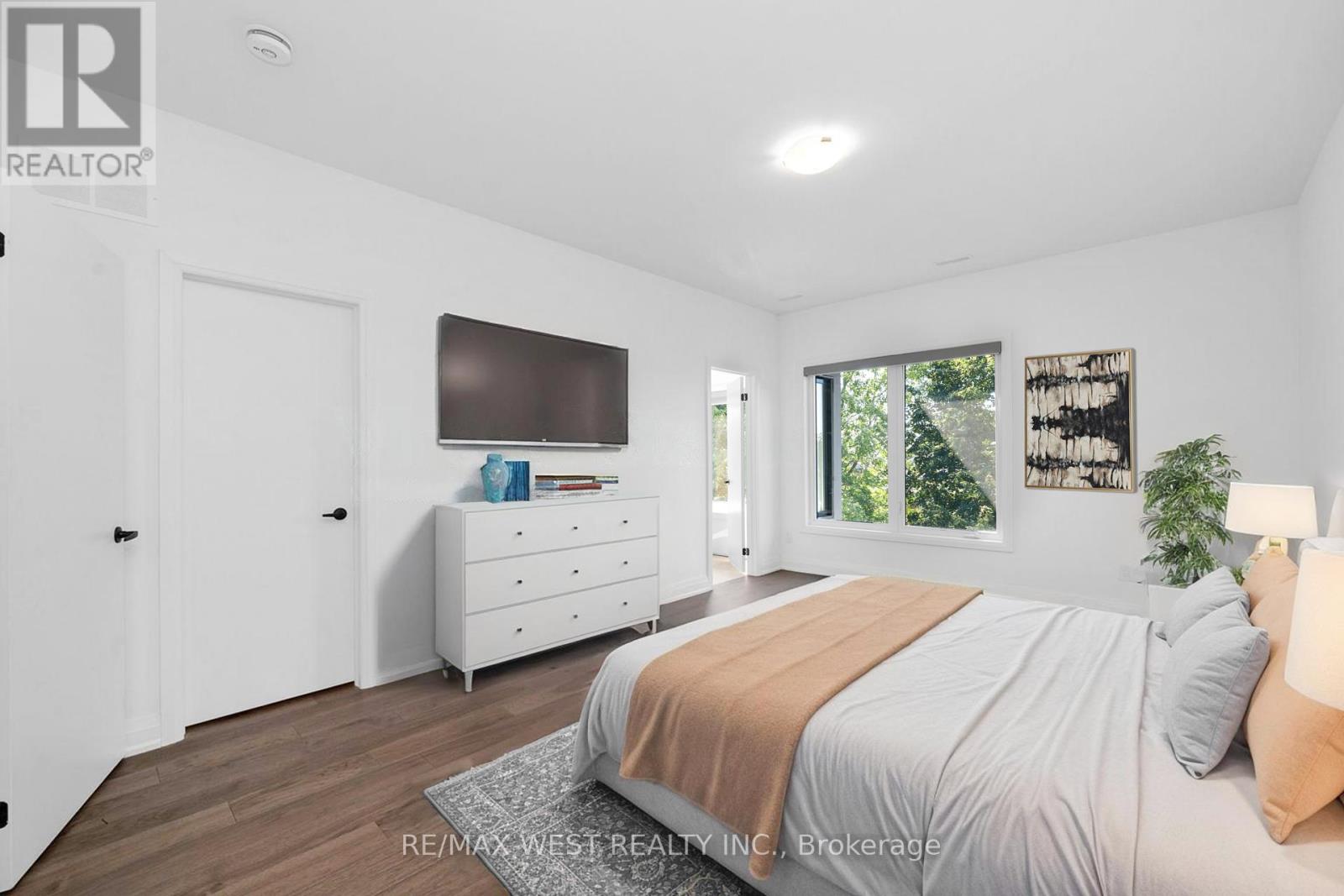 Photo 14 of 29 Direzze Court, Richmond Hill ON