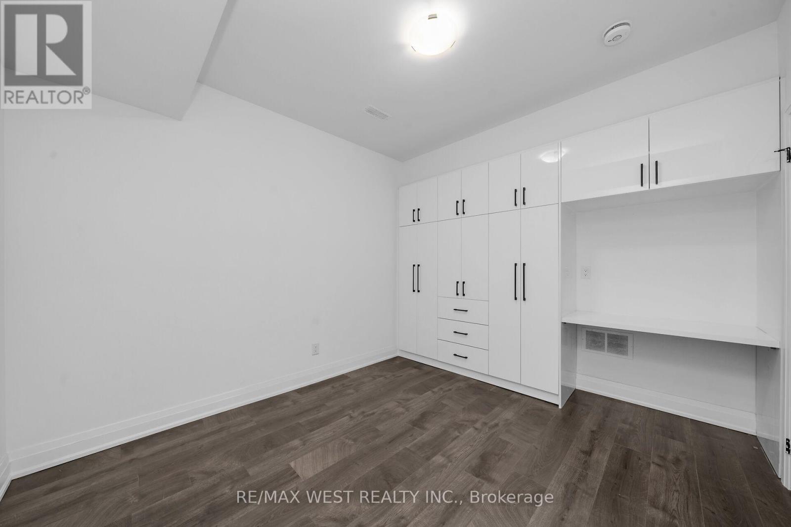 Photo 20 of 29 Direzze Court, Richmond Hill ON
