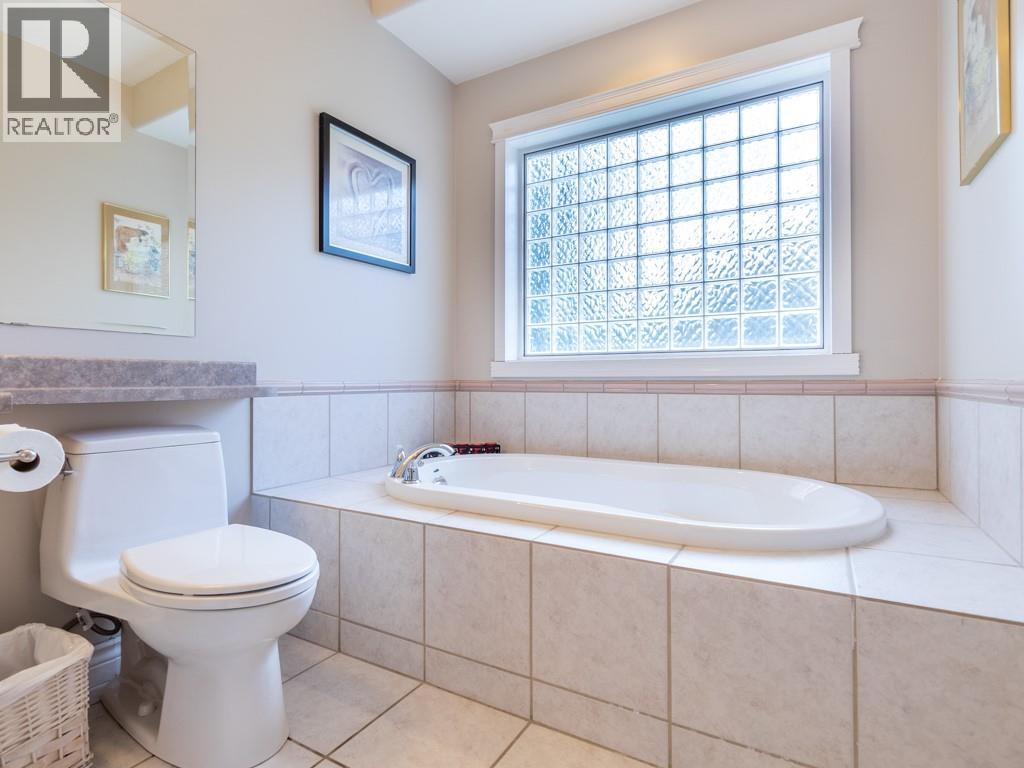 Photo 17 of 2600 Fairway Place, Blind Bay BC