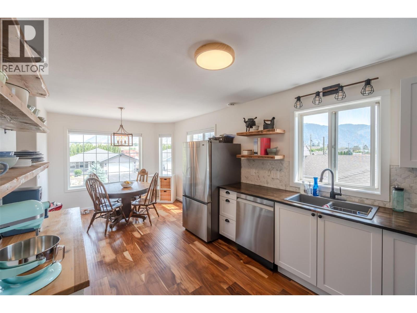 523 10th Avenue Unit# 2, Keremeos