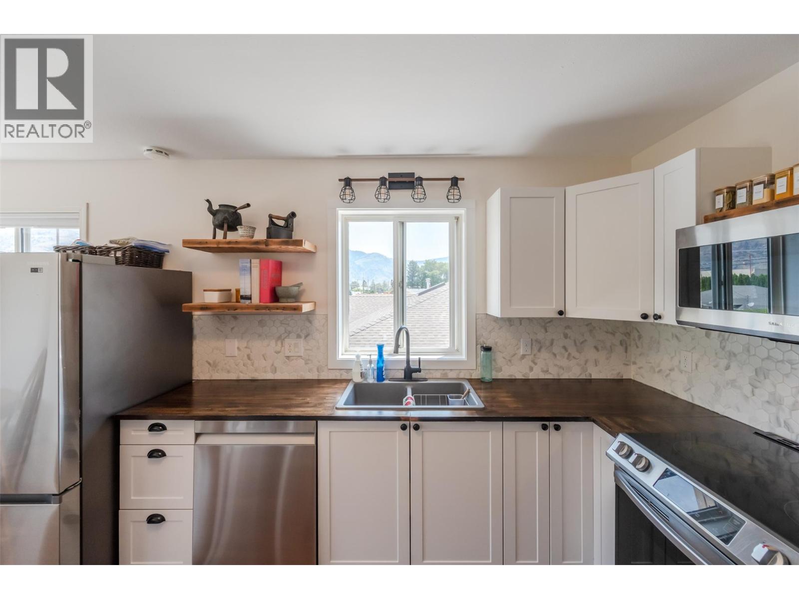 523 10th Avenue Unit# 2, Keremeos