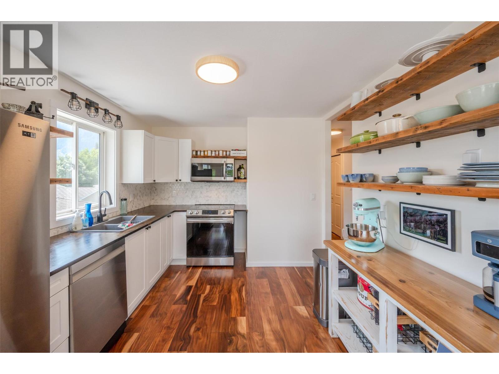 523 10th Avenue Unit# 2, Keremeos