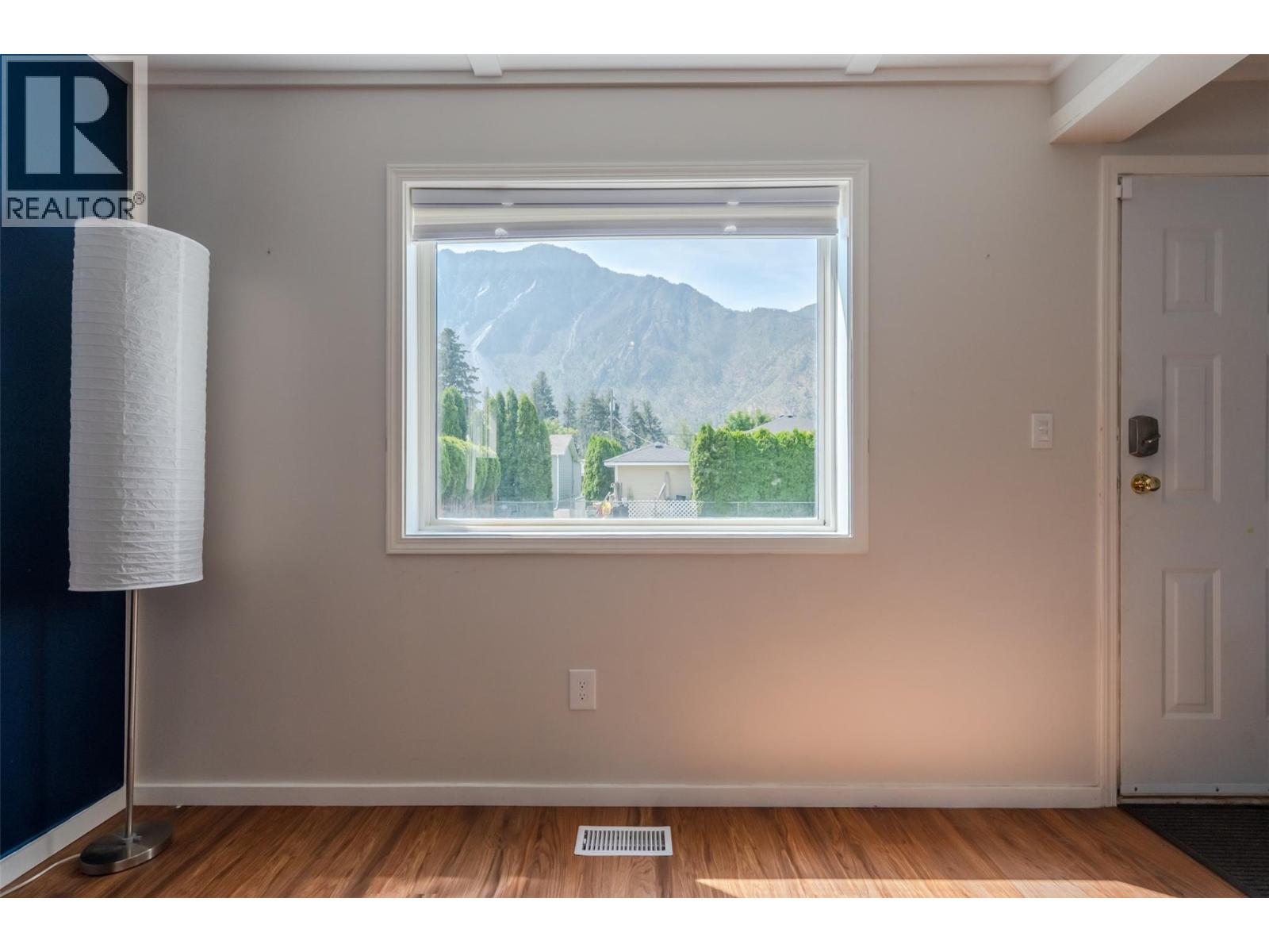 523 10th Avenue Unit# 2, Keremeos