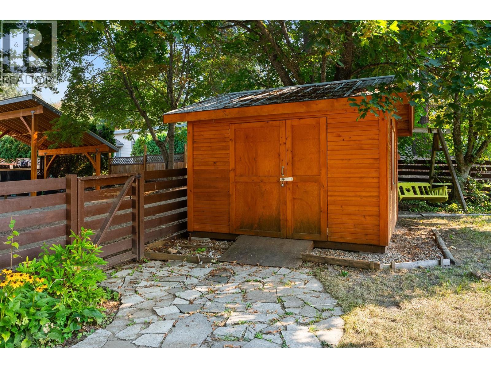 Photo 6 of 490 6 Street Se, Salmon Arm BC