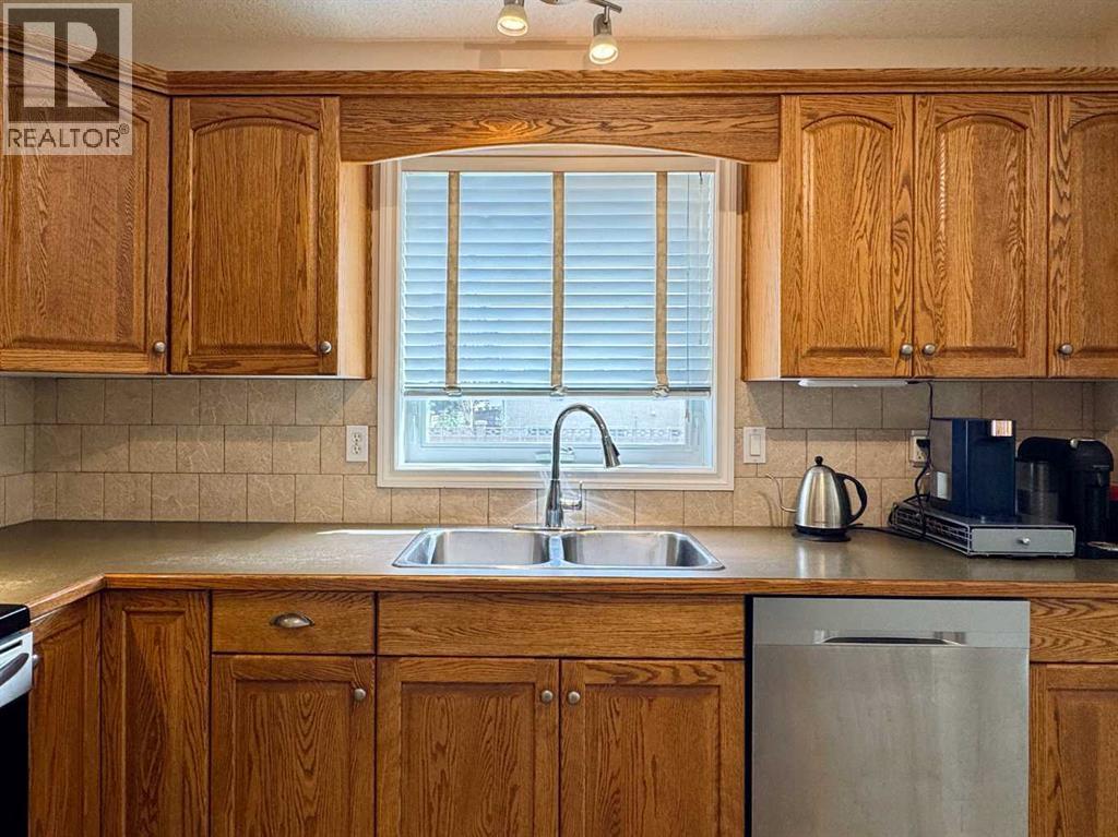 Photo 18 of 225 Cougar Way N, Lethbridge AB