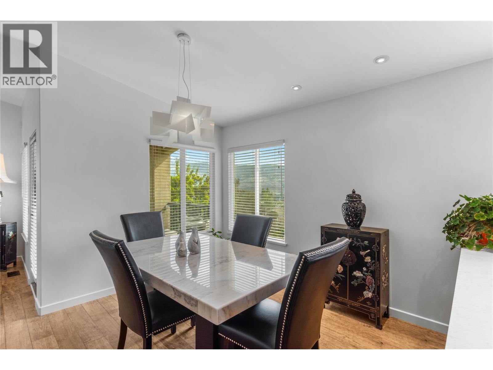 Photo 5 of 728 Rosewood Crescent, Kamloops BC