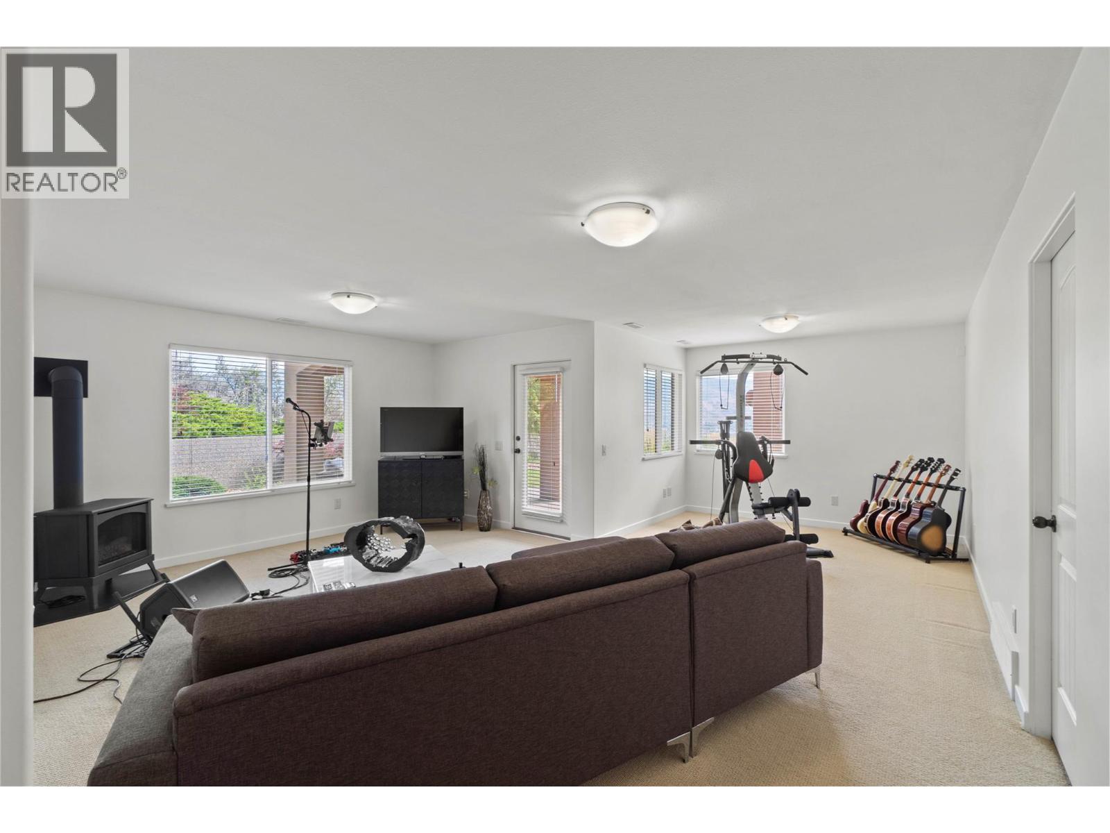 Photo 9 of 728 Rosewood Crescent, Kamloops BC