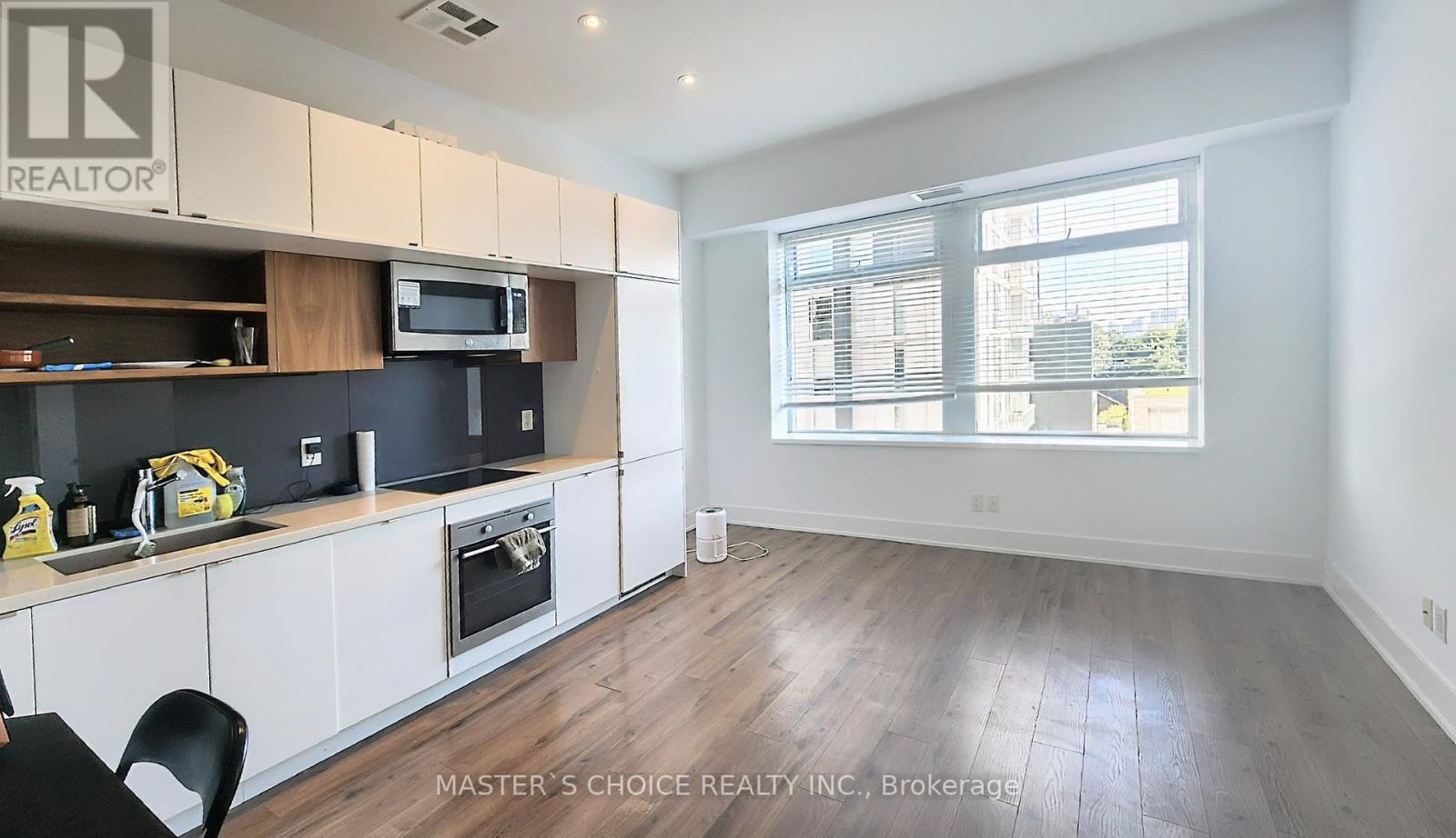 Photo 9 of 409 111 St Clair Avenue W, Toronto ON
