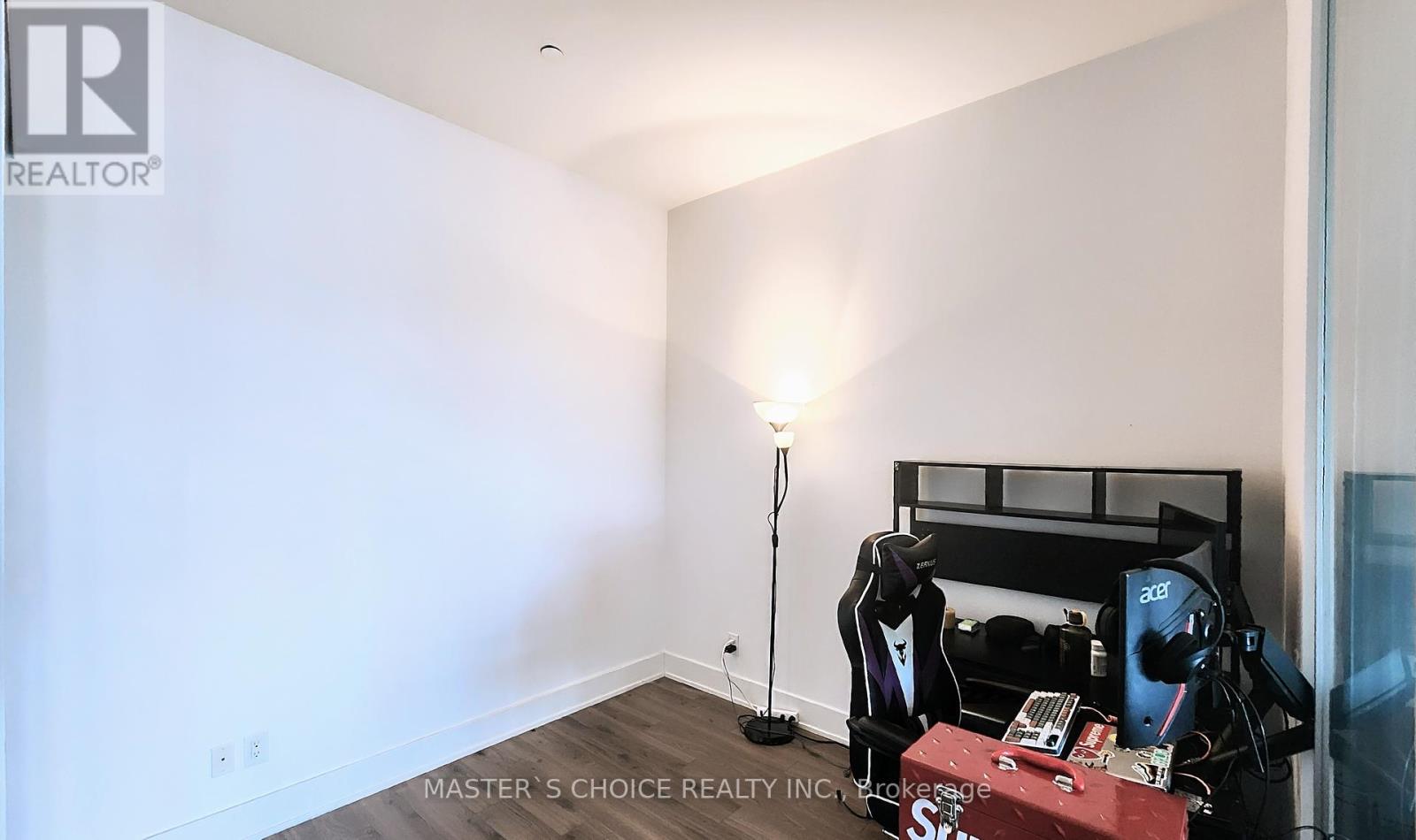Photo 16 of 409 111 St Clair Avenue W, Toronto ON