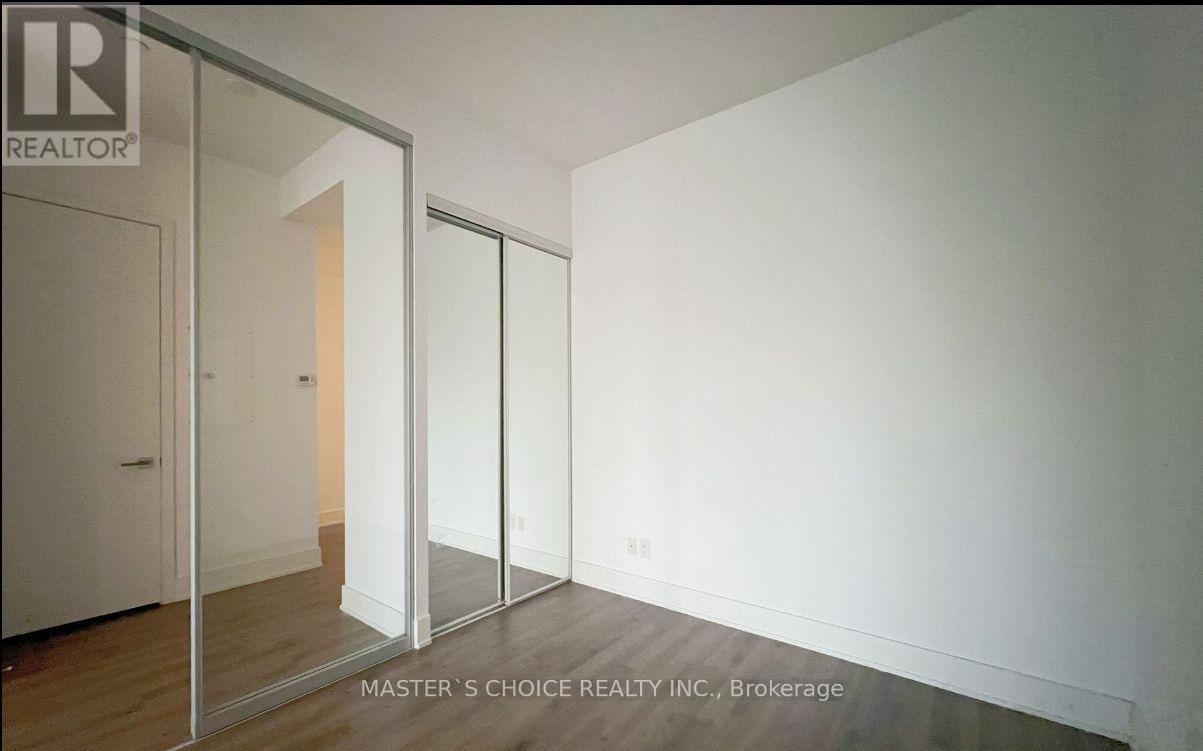 Photo 17 of 409 111 St Clair Avenue W, Toronto ON