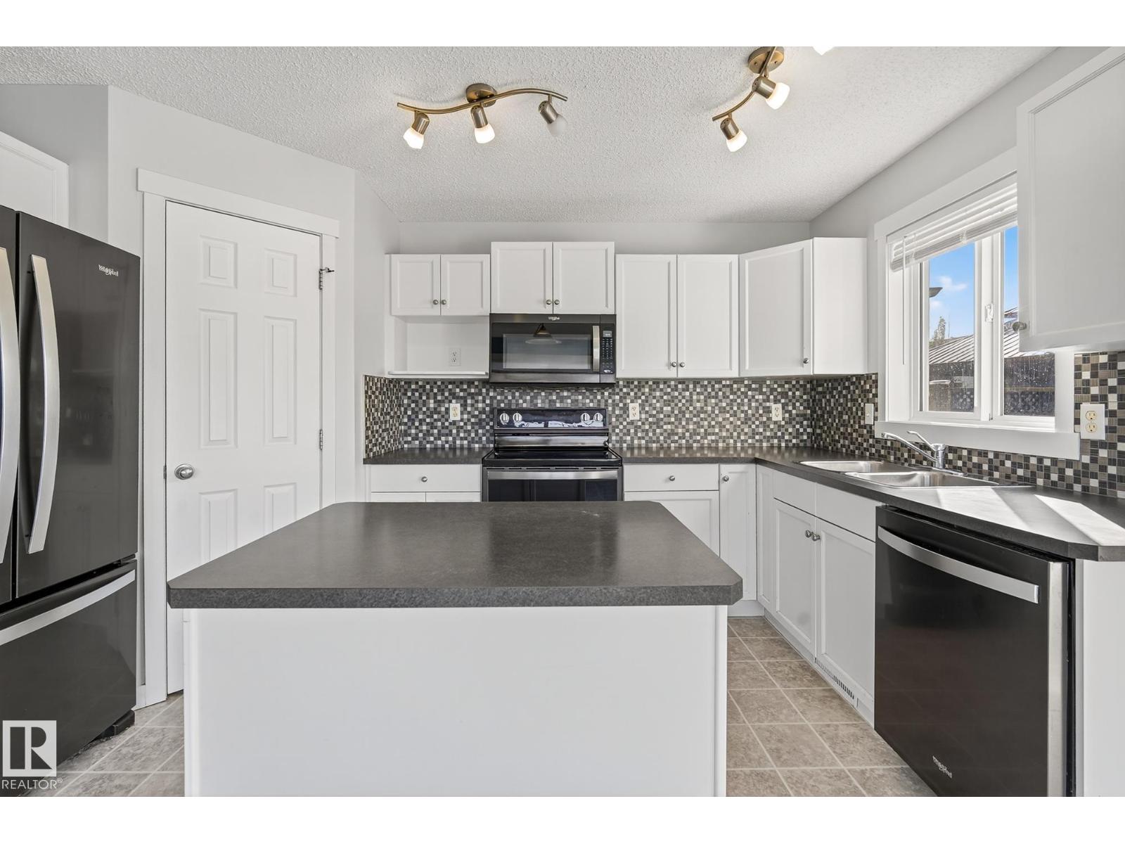 Photo 9 of 100 Bothwell Pl, Sherwood Park AB