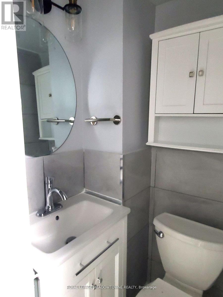 Photo 11 of 1 723 Dufferin Street, Toronto ON