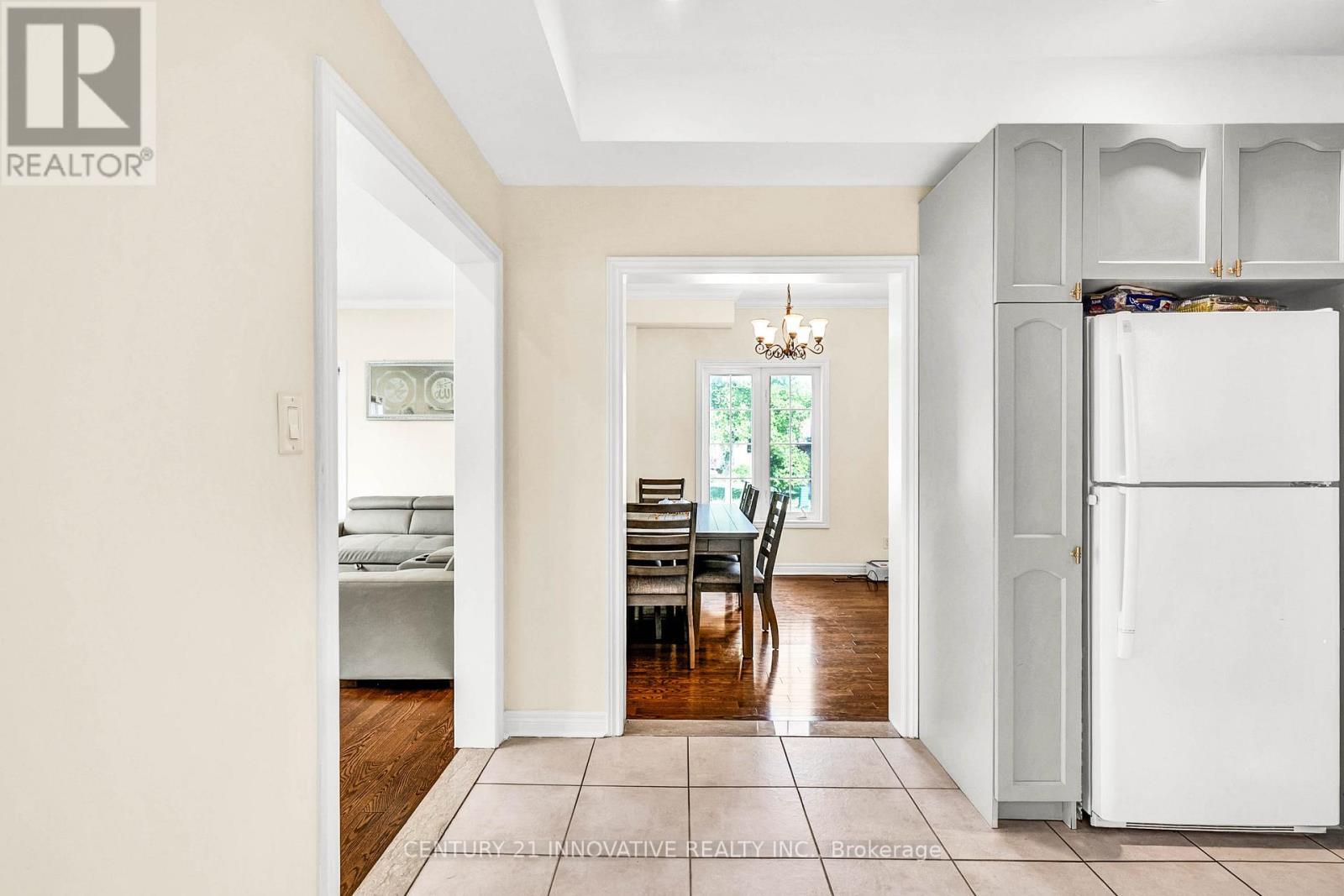 Photo 11 of 2476 Linwood Street, Pickering ON