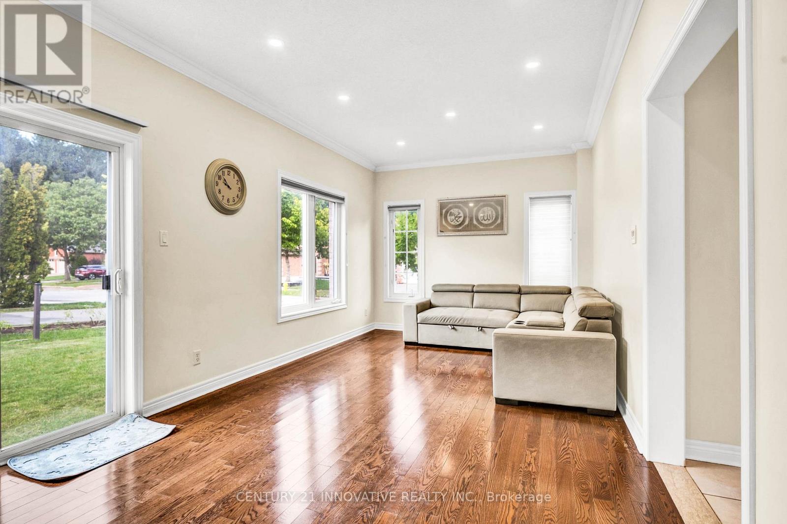 Photo 17 of 2476 Linwood Street, Pickering ON