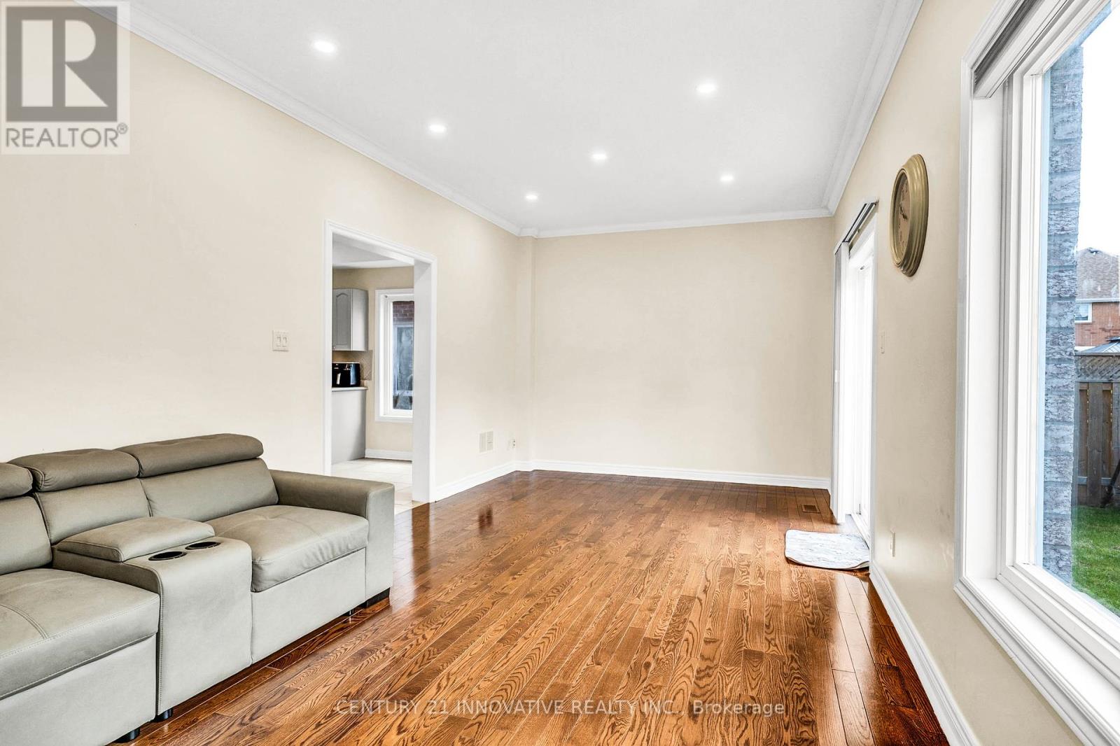 Photo 18 of 2476 Linwood Street, Pickering ON