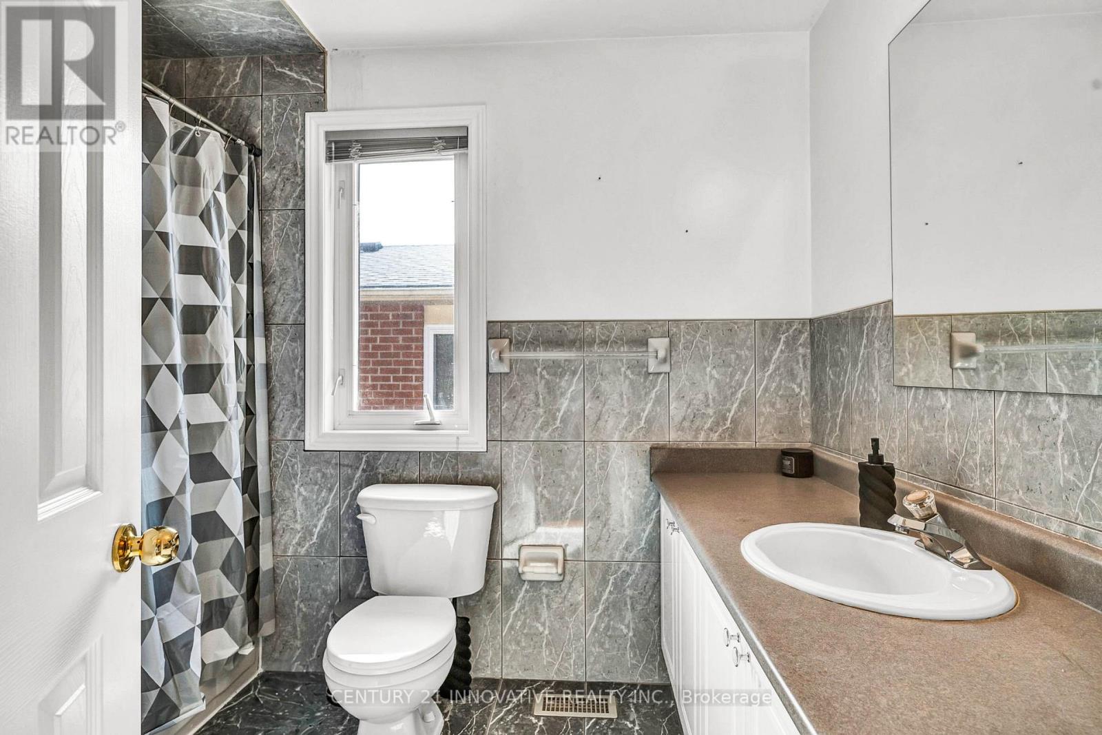 Photo 32 of 2476 Linwood Street, Pickering ON