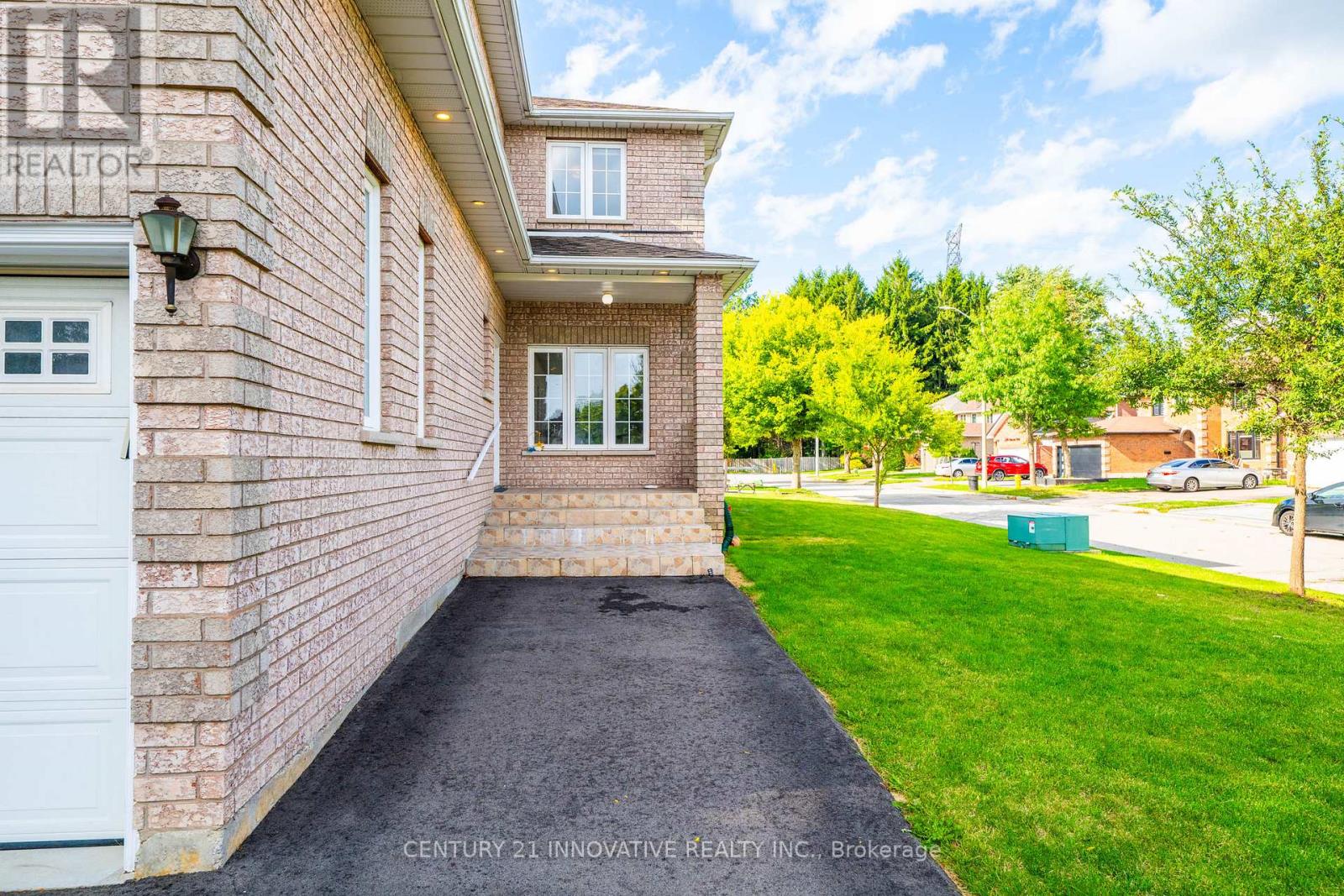 Photo 4 of 2476 Linwood Street, Pickering ON