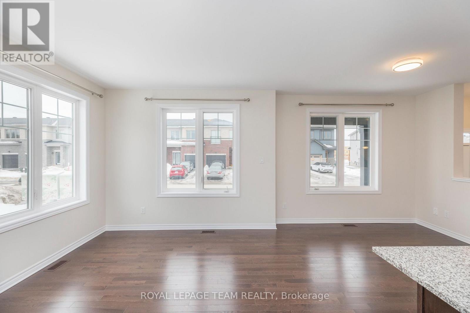 Photo 11 of 21 Rookie Crescent, Ottawa ON