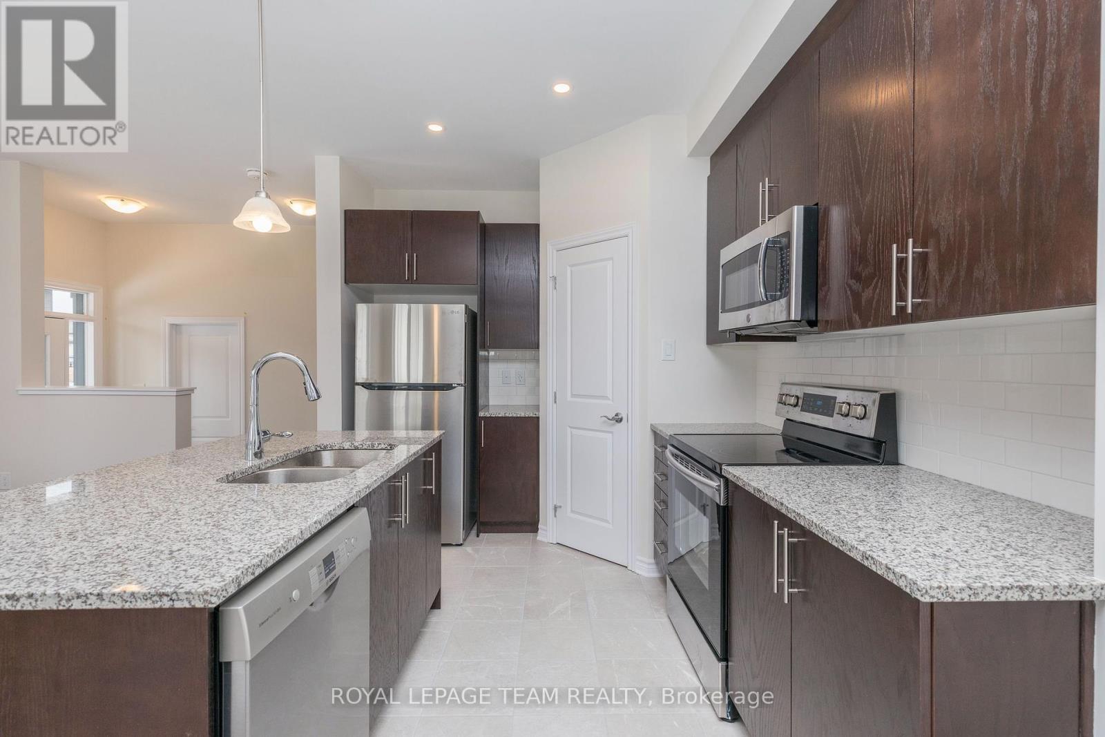 Photo 12 of 21 Rookie Crescent, Ottawa ON