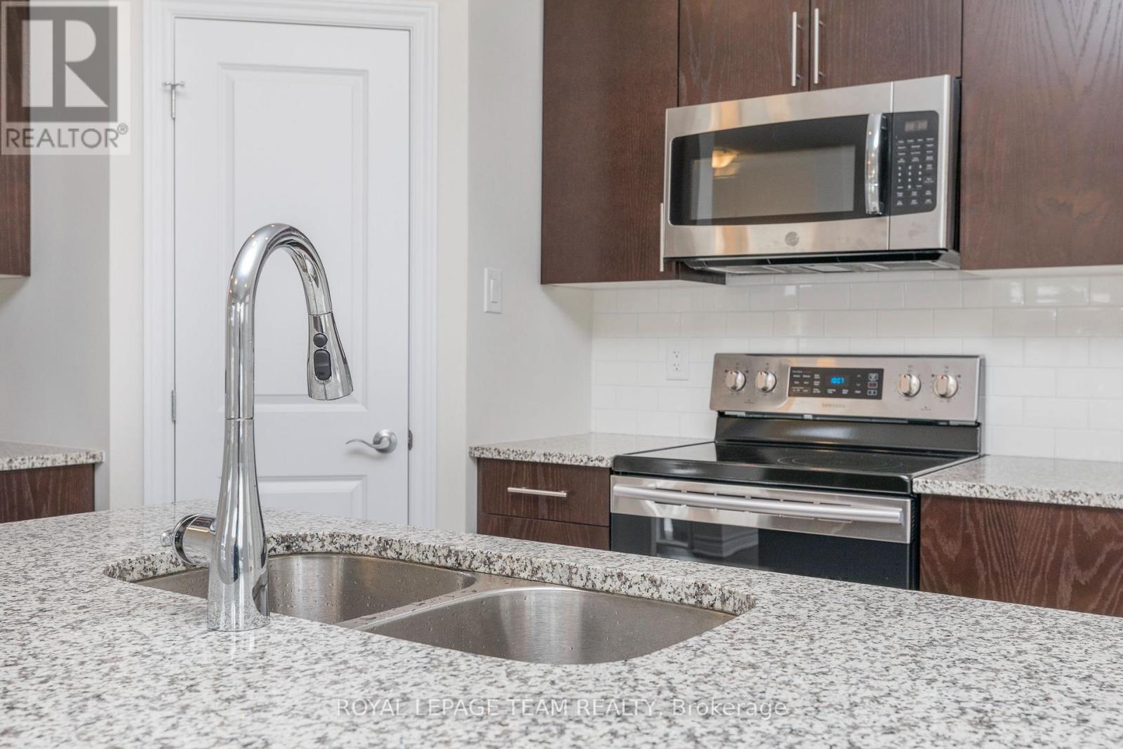 Photo 15 of 21 Rookie Crescent, Ottawa ON