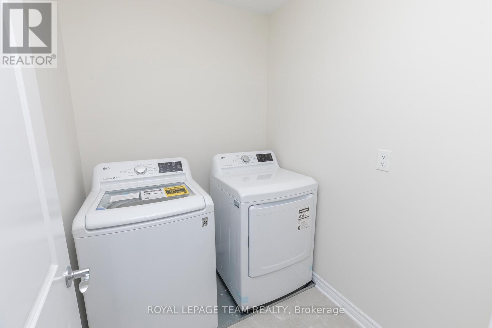 Photo 25 of 21 Rookie Crescent, Ottawa ON