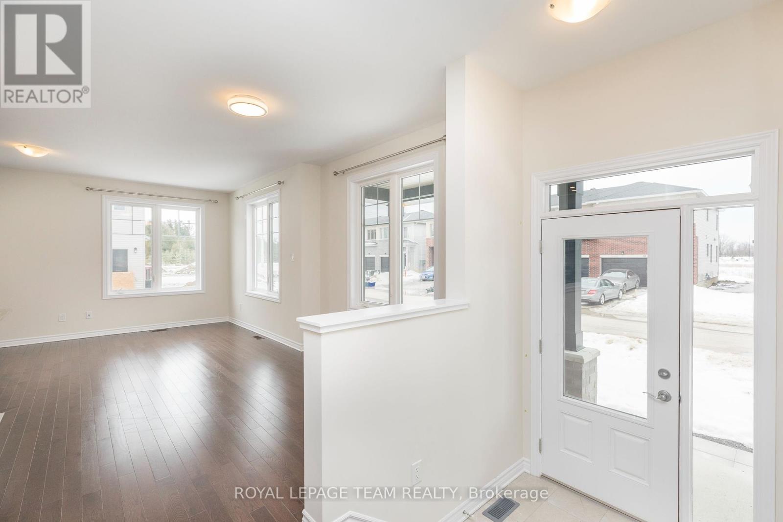 Photo 6 of 21 Rookie Crescent, Ottawa ON