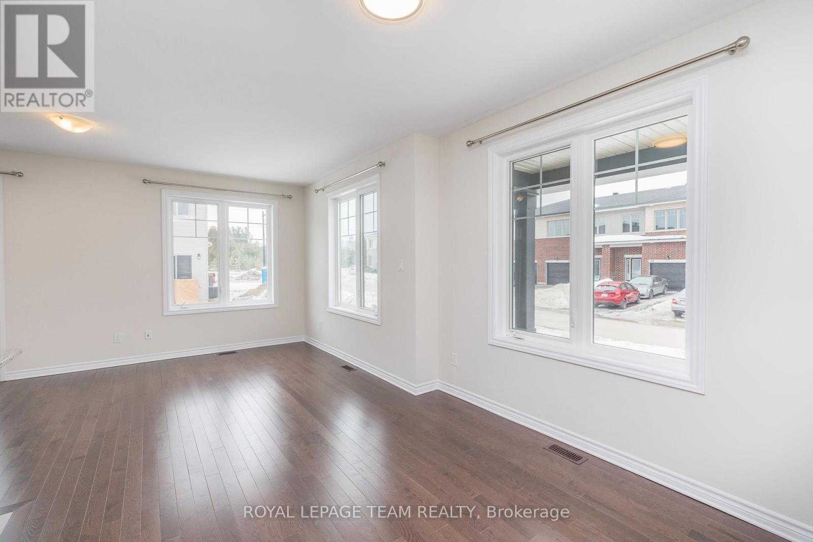 Photo 8 of 21 Rookie Crescent, Ottawa ON