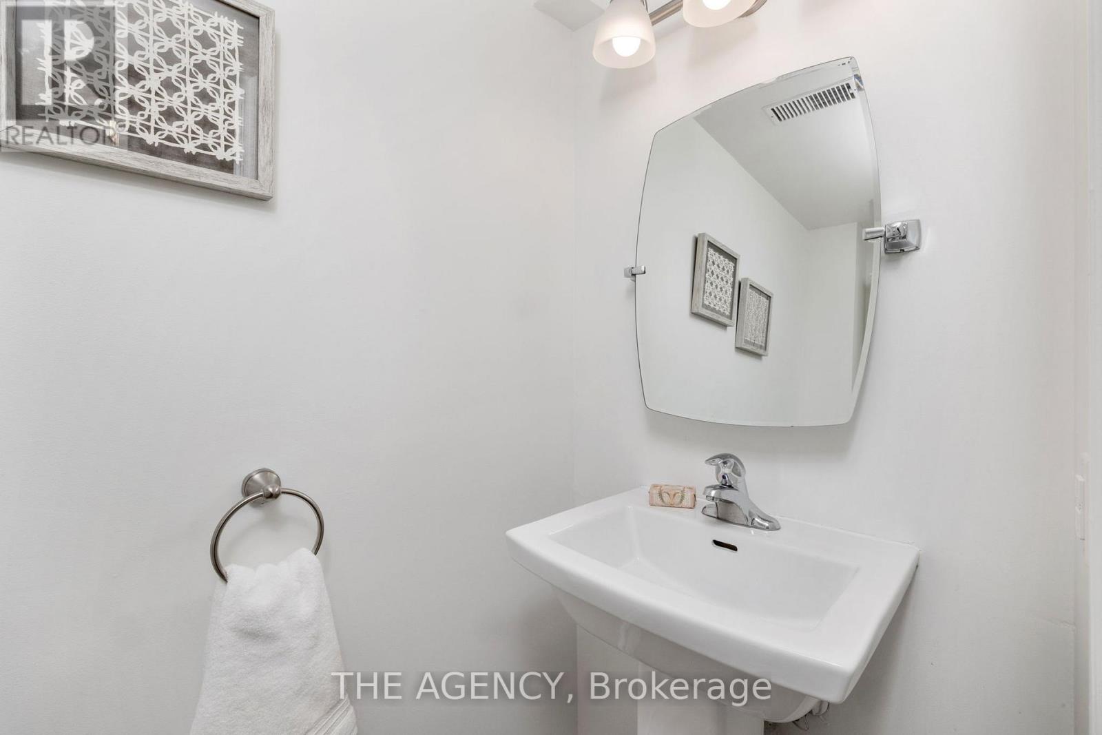 Photo 7 of 17 3345 Silverado Drive, Mississauga ON