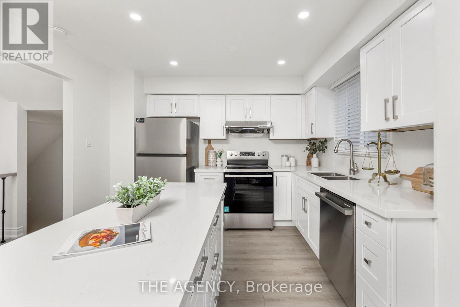 Photo 10 of 17 3345 Silverado Drive, Mississauga ON