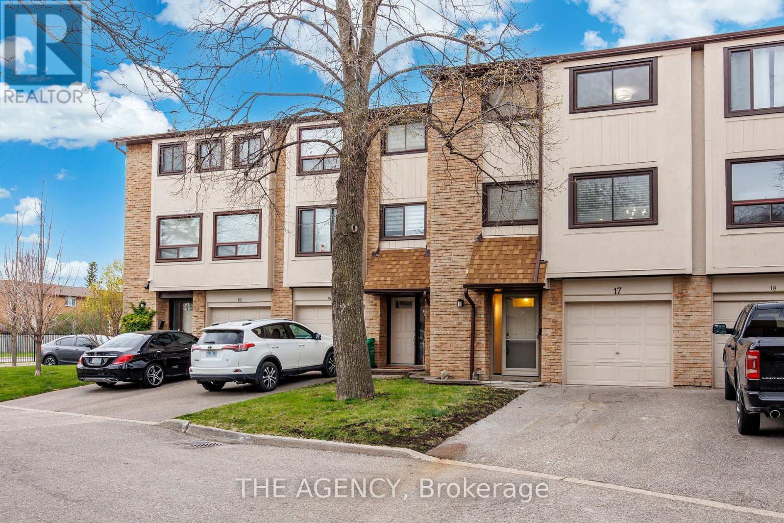 Photo 2 of 17 3345 Silverado Drive, Mississauga ON
