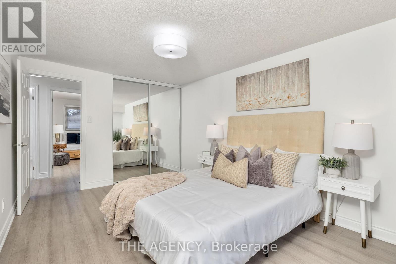 Photo 18 of 17 3345 Silverado Drive, Mississauga ON