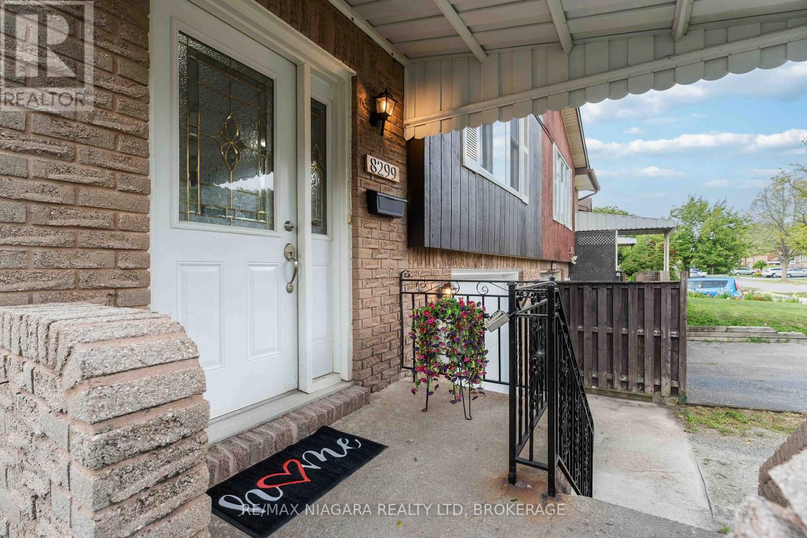 Photo 3 of 8299 Mundare Crescent, Niagara Falls ON