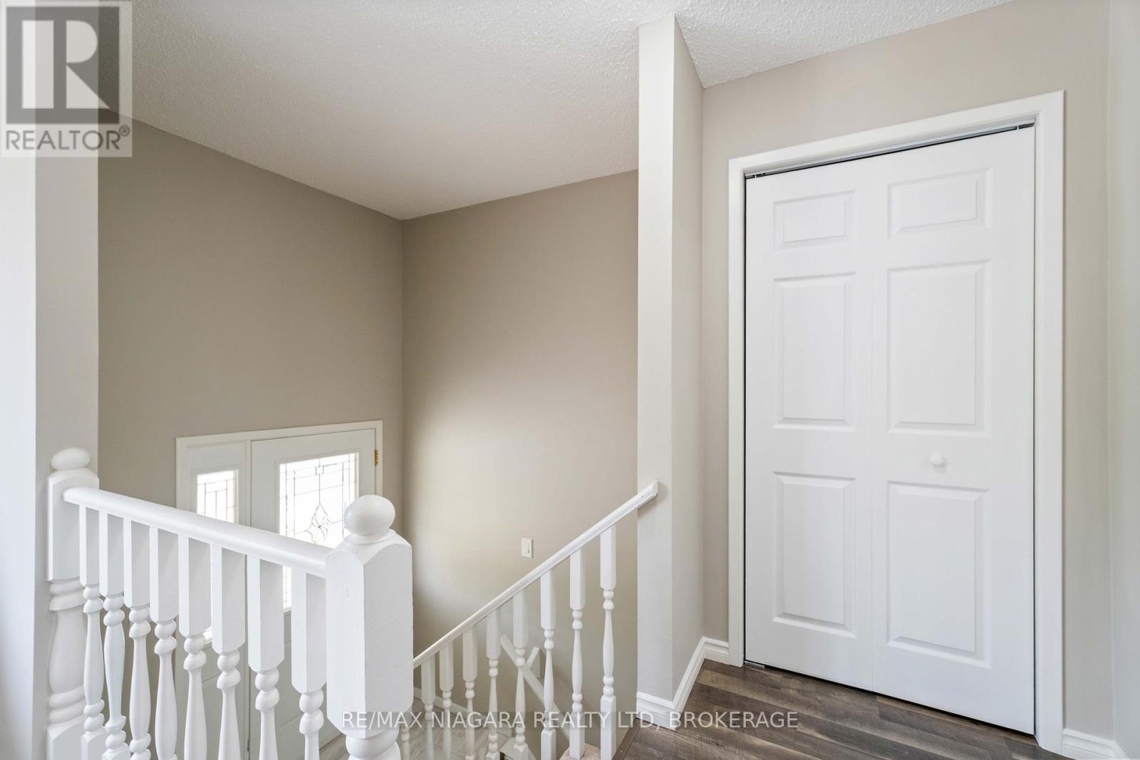 Photo 5 of 8299 Mundare Crescent, Niagara Falls ON