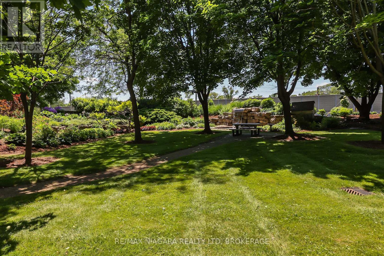 Photo 9 of 911 81 Scott Street, St Catharines ON