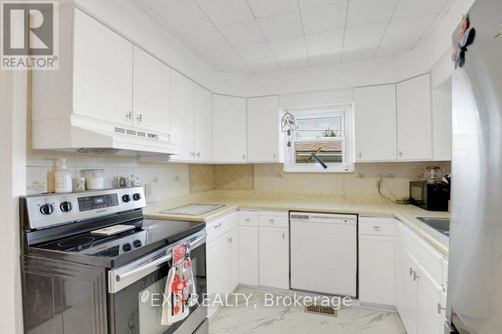 Photo 11 of 20 Crawford Street, Brockville ON
