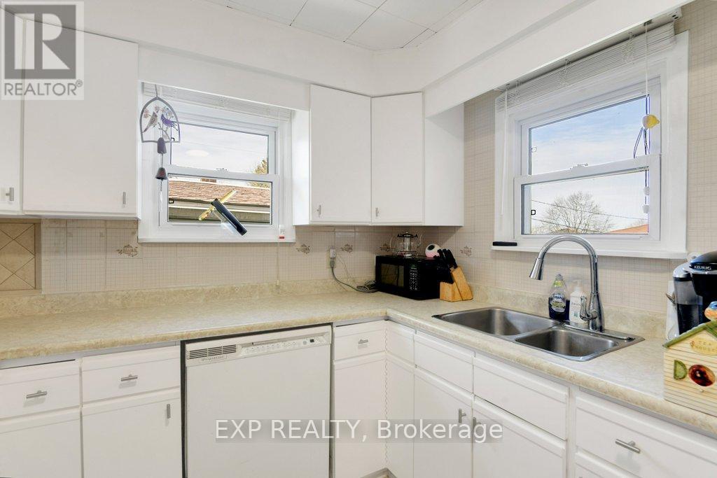 Photo 13 of 20 Crawford Street, Brockville ON