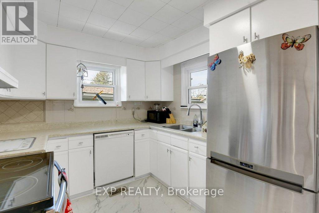 Photo 12 of 20 Crawford Street, Brockville ON