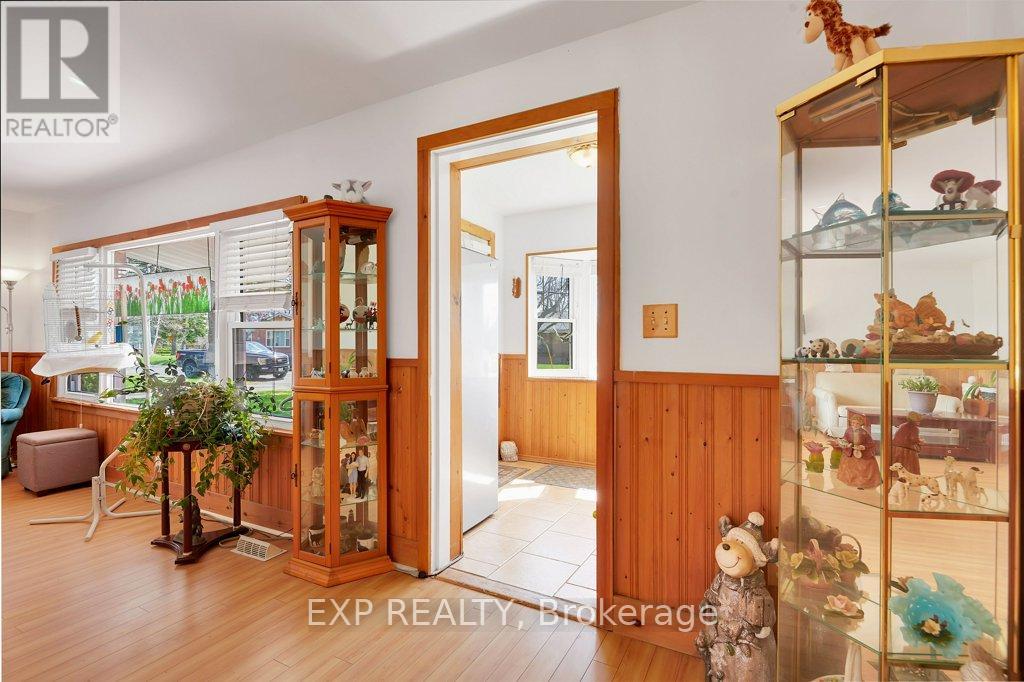 Photo 6 of 20 Crawford Street, Brockville ON